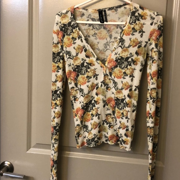 Urban Outfitters out from under scarlet Henley top - Picture 4 of 6